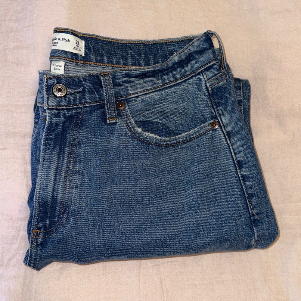 Abercrombie - Curve Love Low Rise Baggy Jean - Picture 5 of 6